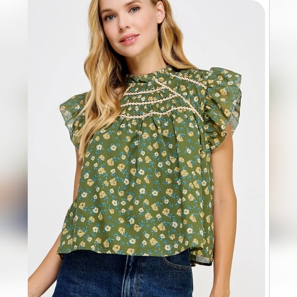 Strut & Bolt Tops - STUT & BOLT Olive floral print ruffle boho blouse top. Size Small NWT